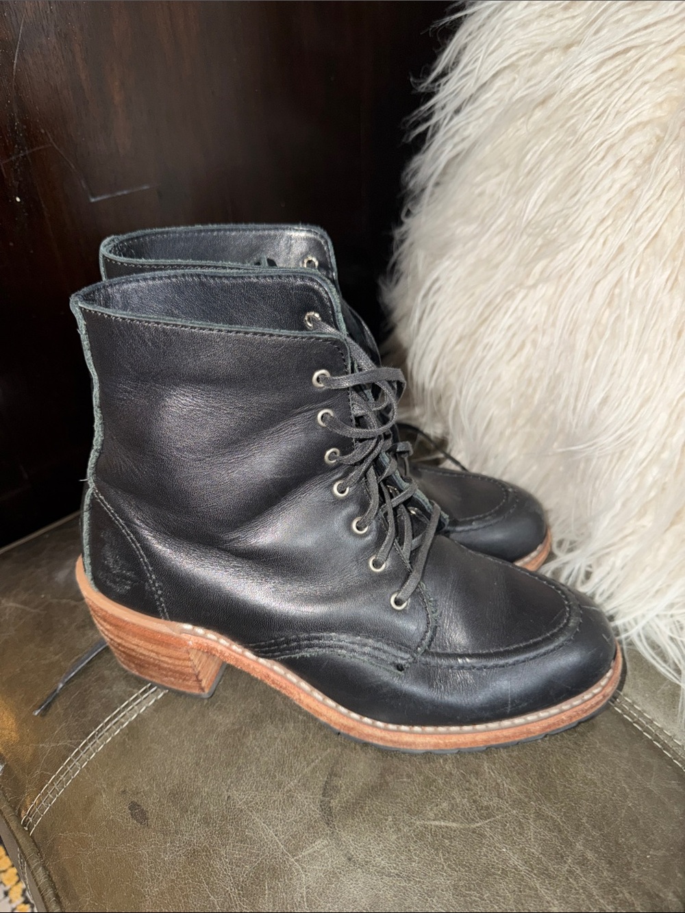 Red Wing Black Leather Lace-Up Heeled Boots for Women - Picture 5 of 8